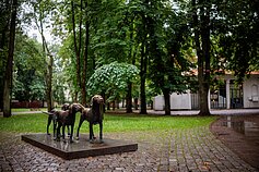 Trys skalikai prie Gedimino kalno Trys skalikai prie Gedimino kalno