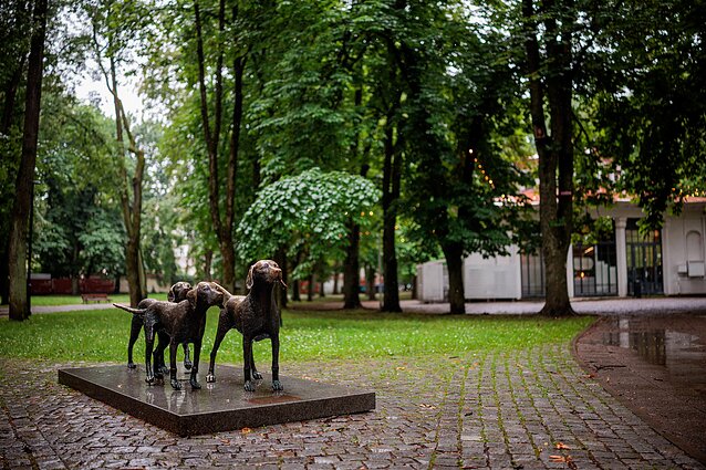 Trys skalikai prie Gedimino kalno Trys skalikai prie Gedimino kalno