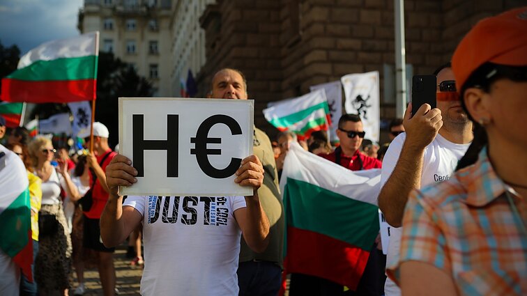 Bulgarijoje vyrauja susiskaldymas dėl euro įvedimo: stipriai veikia ir prorusiškos jėgos
