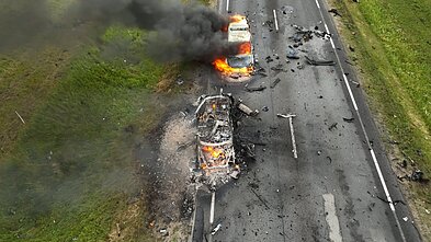 В Алитусском районе во время перестрелки загорелись автомобили подозреваемого и полиции