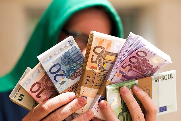 Policija: sukčiai iš kelių gyventojų išviliojo kone pusantro šimto tūkstančių eurų