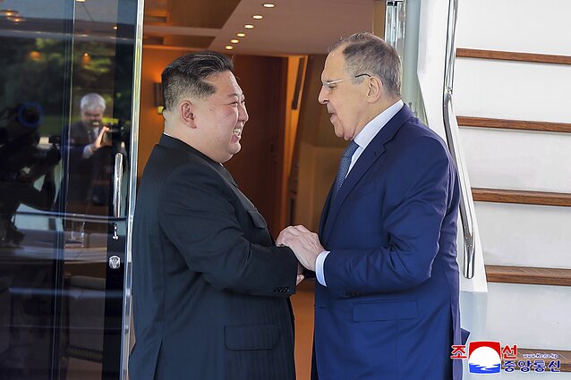 Kim Jong Unas ir Sergejus Lavrovas