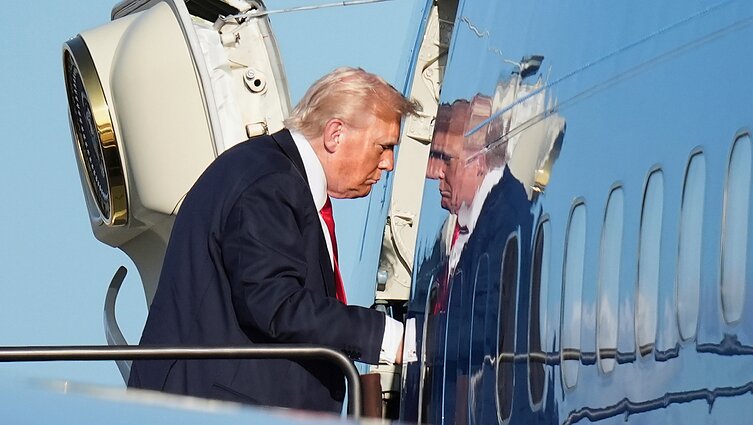 Trumpas teigia, esą Putinas jį stebina: gražiai kalba, o tada vakare visus bombarduoja