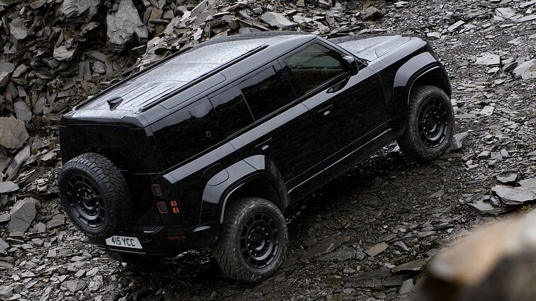 „Defender OCTA Black“