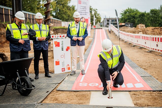 Žirmūnų lengvosios atletikos maniežo kapsulės įkasimo renginys
