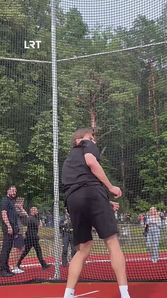 IShowSpeed tęsia nuotykius Lietuvoje ir išbandė disko metimo sportą