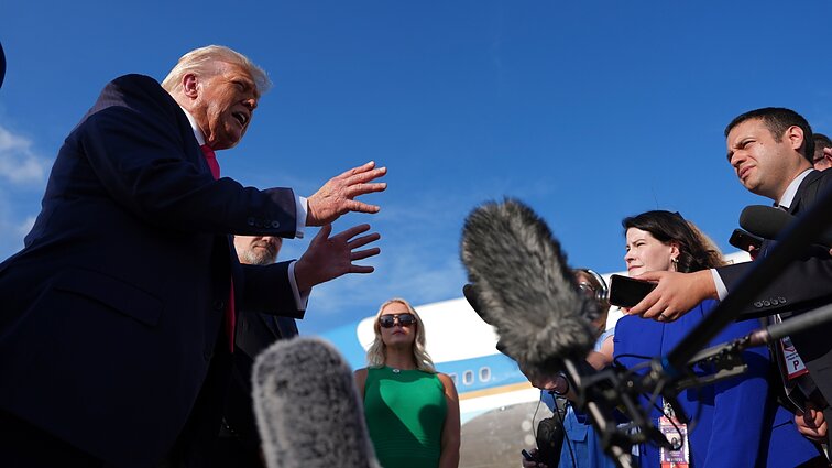 Trumpas: pažadėtos „Patriot“ oro gynybos sistemos jau pakeliui į Ukrainą