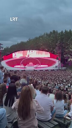 Sausakimšame Kalnų parke – Jessicos Shy pirmasis koncertas