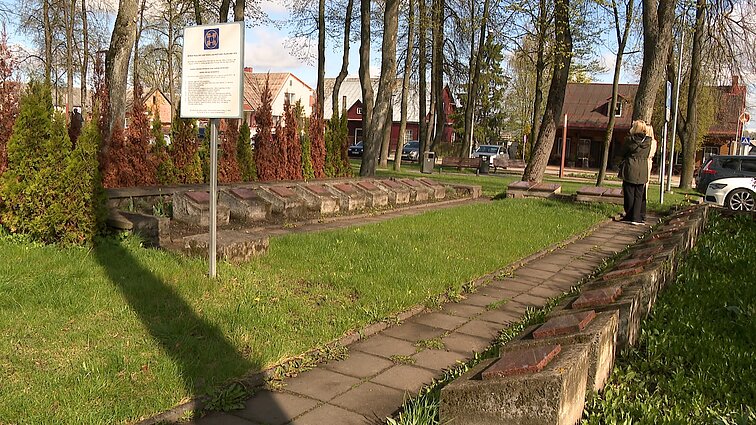 Pasitraukus Desovietizacijos komisijai, stringa sovietų palaikų iškėlimas: trūksta tvarkos