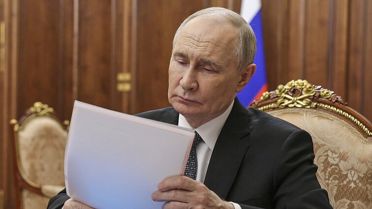 Šaltinių Kremliuje teigimu, Putinas įsitikinęs, kad jo ekonomika pajėgi atlaikyti spaudimą