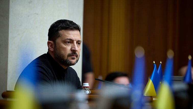 Zelenskiui pasirašius kontraversišką įstatymą – ukrainiečių protestai ir ES kritika