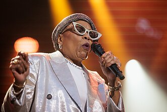 „Midsummer Vilnius“ – džiazo gūsis: festivalyje pasirodė JAV žvaigždė Dee Dee Bridgewater „Midsummer Vilnius“ – džiazo gūsis: festivalyje pasirodė JAV žvaigždė Dee Dee Bridgewater