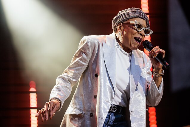 „Midsummer Vilnius“ – džiazo gūsis: festivalyje pasirodė JAV žvaigždė Dee Dee Bridgewater „Midsummer Vilnius“ – džiazo gūsis: festivalyje pasirodė JAV žvaigždė Dee Dee Bridgewater