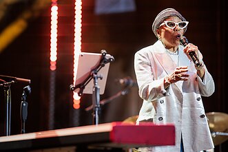 „Midsummer Vilnius“ – džiazo gūsis: festivalyje pasirodė JAV žvaigždė Dee Dee Bridgewater „Midsummer Vilnius“ – džiazo gūsis: festivalyje pasirodė JAV žvaigždė Dee Dee Bridgewater