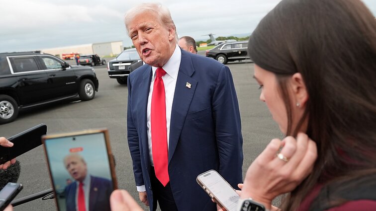 Škotijoje viešinčio Trumpo žinutė Europai: privalote stabdyti baisią imigrantų invaziją