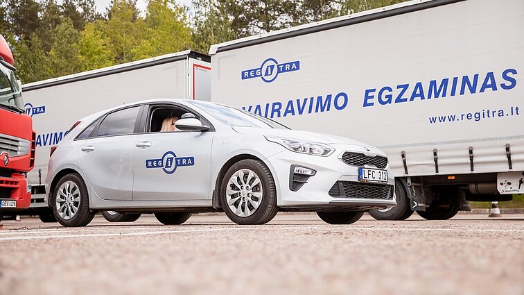 Regitra: vairavimo egzaminą iš pirmo karto išlaiko tik kas trečias vairuotojas