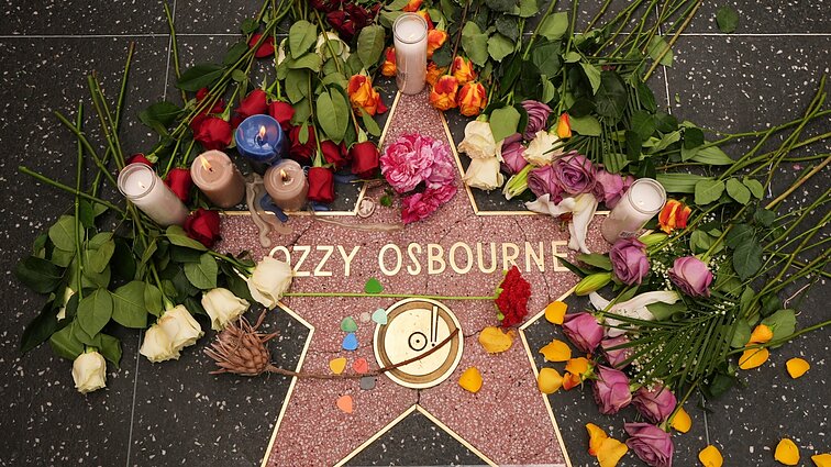 „Būčiau laimingas, jei numirčiau tik nulipęs nuo scenos“: pasaulis gedi Ozzy Osbourne'o
