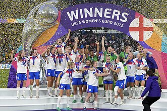 Anglijos moterų futbolo rinktinė triumfuoja Europos moterų futbolo čempionate
