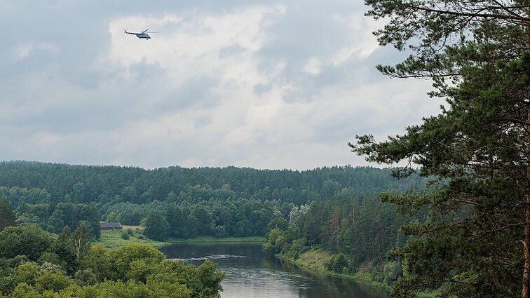 Skrendantį droną girdėjęs Paparčių kaimo gyventojas: galvojom, „batka“ atsiuntė cigarečių