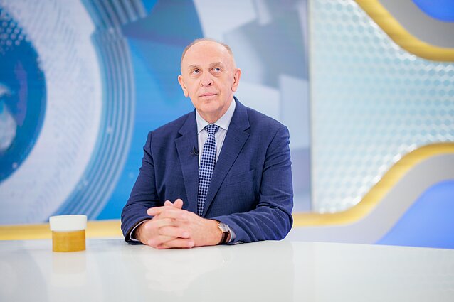 Dienos tema (su vertimu į gestų k.)