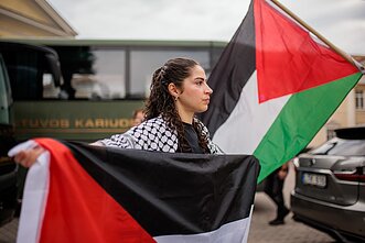 В понедельник в столице Литвы проходят протесты в связи с официальным визитом президента Израиля Ицхака Герцога В понедельник в столице Литвы проходят протесты в связи с официальным визитом президента Израиля Ицхака Герцога