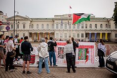 Protestas prieš Lietuvos verslo ir Izraelio bendradarbiavimą Protestas prieš Lietuvos verslo ir Izraelio bendradarbiavimą