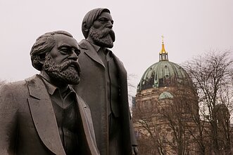 Karlo Markso ir Frydricho Engelso statulos Berlyne 
