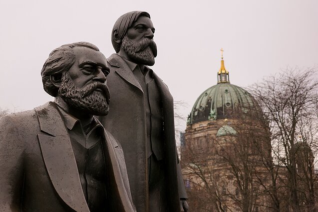 Karlo Markso ir Frydricho Engelso statulos Berlyne 
