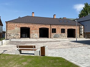 Skulptūra stovės šiame pasaže