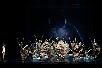 Anželikos Cholinos šokio teatro spektaklio „Karalių pasaka“ akimirka