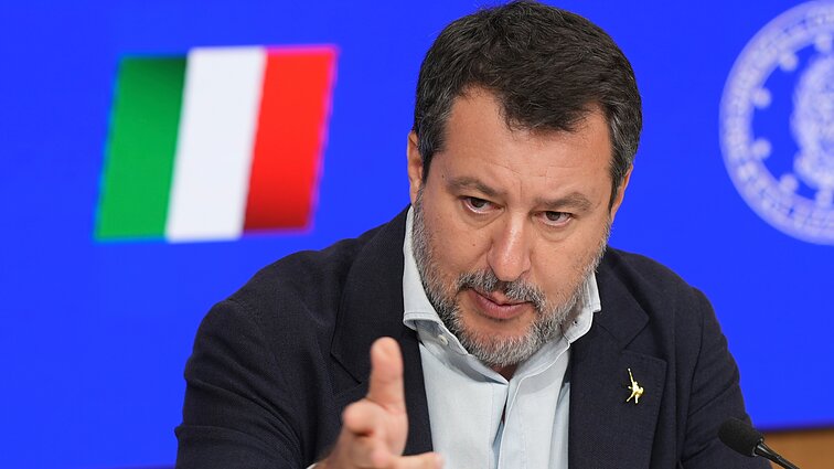 Aptarė tilto į Siciliją projekto užmojus: istorija be galo, visgi šįkart – gali pasibaigti