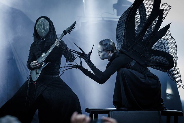 „Black Spikes“ „Black Spikes“