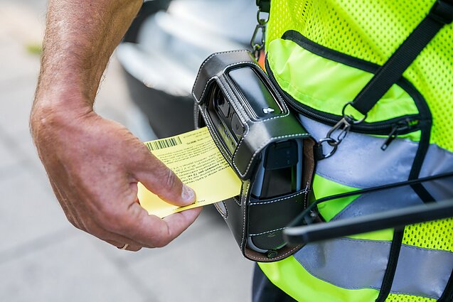 Geltonasis lapelis už automobilio statymo pažeidimus Geltonasis lapelis už automobilio statymo pažeidimus