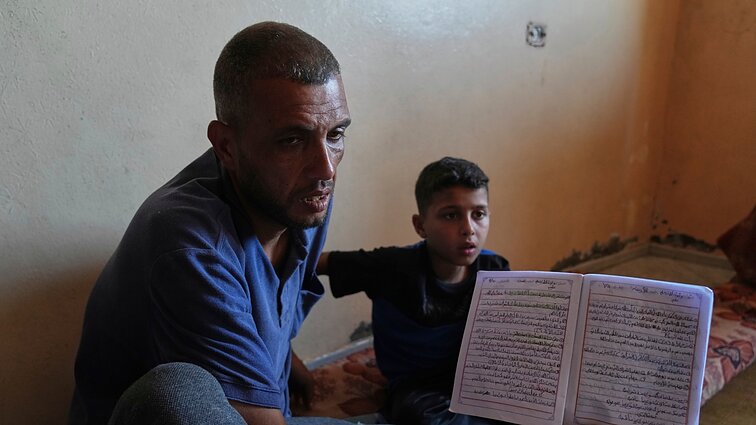 Gaza trečius metus paeiliui bus be mokyklų bei pamokų: „Vienintelis noras – rasti maisto“