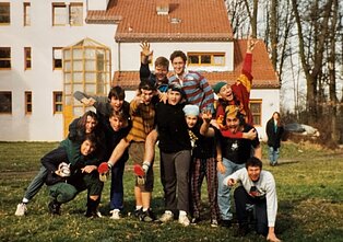 Rytis Medžius su draugais Vasario 16-osios gimnazijoje