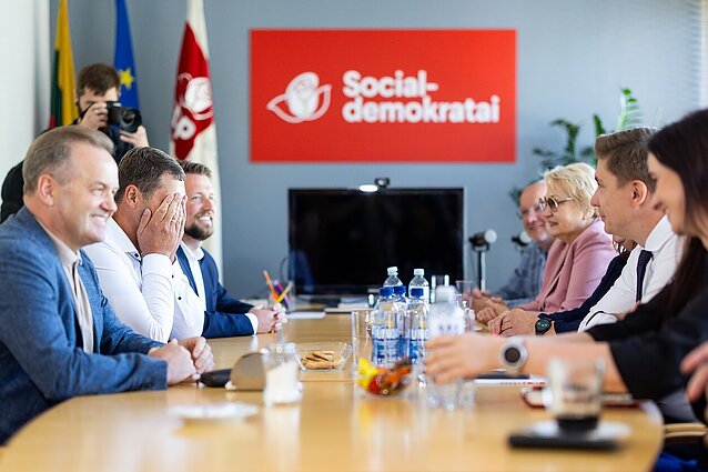 „Siųsčiau tiesiai į kalėjimą“: ką apie koalicijos dėlionę ir politikus mano gyventojai?