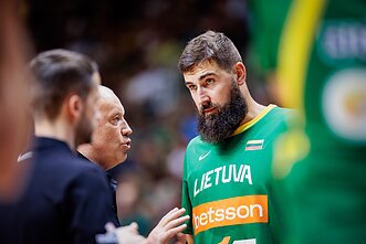 Rimas Kurtinaitis ir Jonas Valančiūnas. Draugiškos rungtynės: Lietuva – Slovėnija