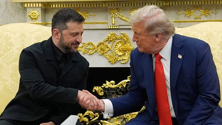 Zelenskio kostiumą gyręs Trumpas Ukrainai žada „daug pagalbos saugumo srityje“ (anglų k.)