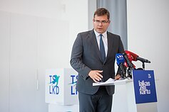 Siūlo sukurti „dronų sieną“: pirmasis kontaktas įvyksta ne tarp karių, o tarp technologijų. Laurynas Kasčiūnas