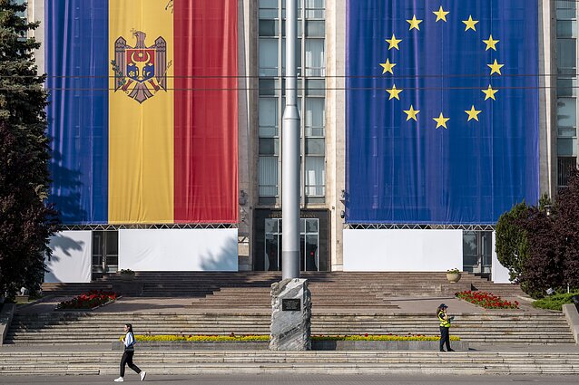 Moldovan and EU flags