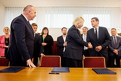 Naujoji koalicija sudėjo parašus Naujoji koalicija sudėjo parašus