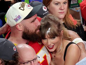 T. Kelce`as ir T. Swift