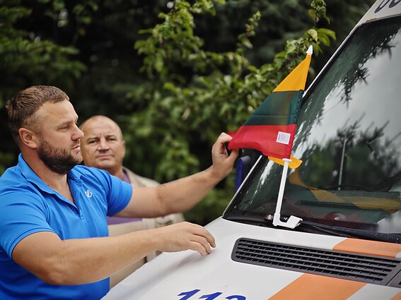 Литва передала 23 автомобілі швидкої допомоги Україні Литва передала 23 автомобілі швидкої допомоги Україні