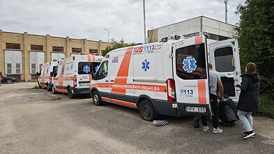 Литва передала 23 автомобілі швидкої допомоги Україні Литва передала 23 автомобілі швидкої допомоги Україні