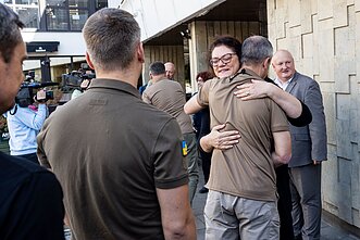 Iš stažuotės Ukrainoje grįžusių Lietuvos medikų sutikimas.