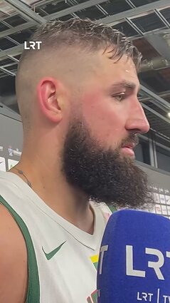 Kapitonas Jonas Valančiūnas sako, kad visi rinktinėje turi žengti žingsnį į priekį