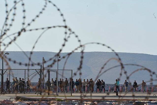 Graikija priėmė griežtą įstatymą, pagal kurį migrantams galėtų būti skiriamos įvairios bausmės