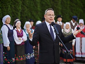 Соняшники свободи: Вільнюс вшановує героїв України у меморіалі Тускуленай Соняшники свободи: Вільнюс вшановує героїв України у меморіалі Тускуленай
