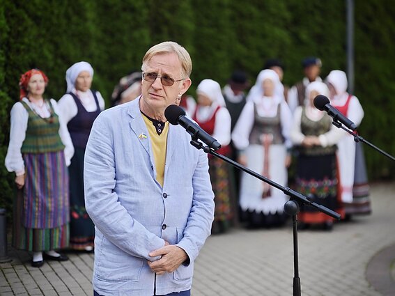 Соняшники свободи: Вільнюс вшановує героїв України у меморіалі Тускуленай Соняшники свободи: Вільнюс вшановує героїв України у меморіалі Тускуленай
