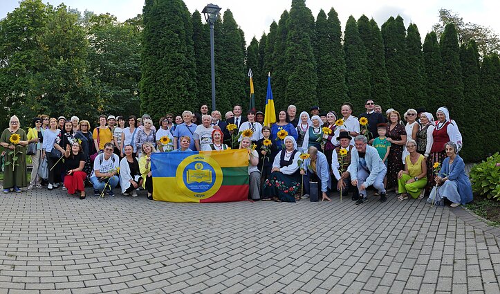 Соняшники свободи: Вільнюс вшановує героїв України у меморіалі Тускуленай Соняшники свободи: Вільнюс вшановує героїв України у меморіалі Тускуленай